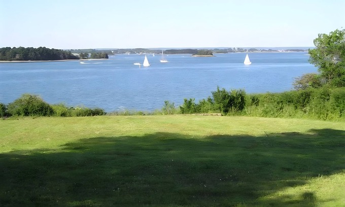 Ile-aux-Moines House | Belle Familiale Holiday Home with Sea View, Private Terrace and Wi-Fi