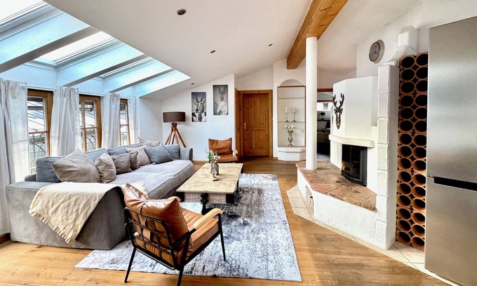Kitzbuehel Apartment | Stylish Belle Kitz Townhouse with Kitchen & Breakfast