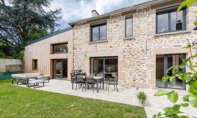Le Minihic-sur-Rance House | Cozy Family Home with Ocean View on Rance River