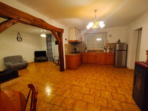 Brizay Apartment | Welcoming Belle Maison a Brizay: Pet & Child Friendly Stay
