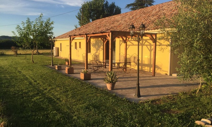 Fongrave House | Charming Belle Maison de Campagne with Pool & Spa Amenities