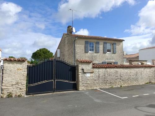 Ferrieres House | Family-Friendly Retreat Close to La Rochelle's Attractions