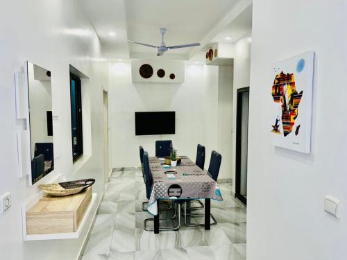 Ouakam Apartment | Grand Appartement LUXE near Mamelles with Breakfast Included