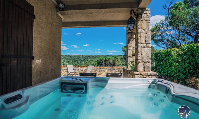 Bagnols-sur-Ceze Villa | Belle Villa au Calme Avec Superbe Vue