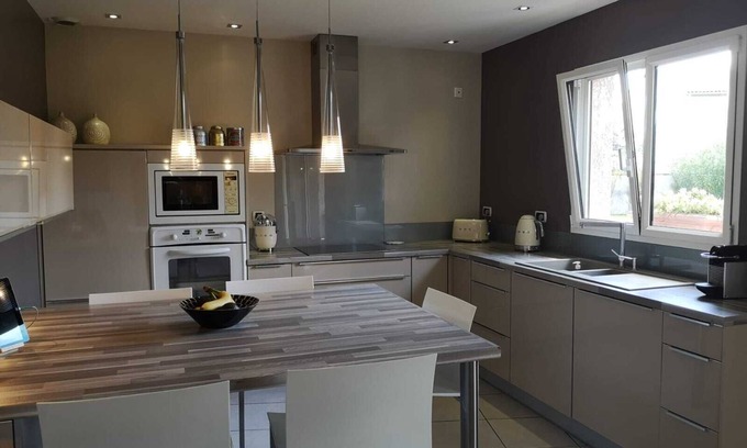 Pibrac Villa | Elegant Villa with Heated Pool in Pibrac Village