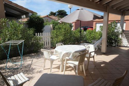 Portiragnes-Plage Apartment | Elegant Villa with Pool and Ocean View Near the Beach
