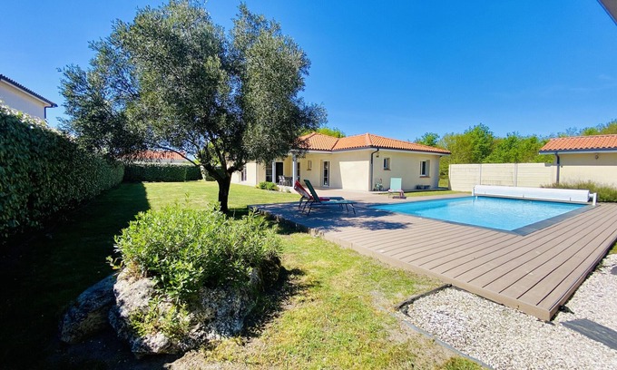 Biscarrosse Villa | Relaxing Villa with Pool for 7 in Tranquil Biscarrosse
