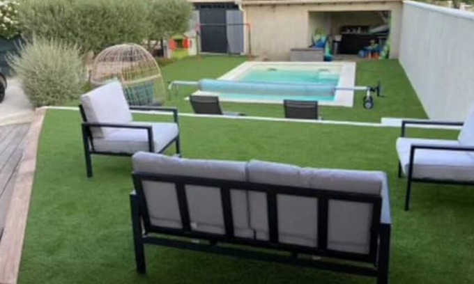 Tavel Villa | Enchanting Villa in Provence with Pool and Breakfast Included