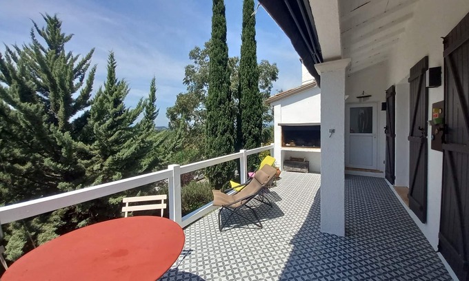 Castelnau-de-Guers Villa | Beautiful Villa with Breathtaking Views near Pézenas