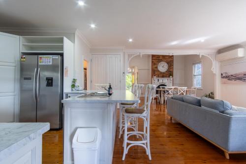 East Toowoomba House | Inviting Belle Vue Cottage in East Toowoomba, 4-Star Stay