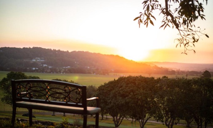 Bli Bli House | Beautiful Belle Vue Manor Couples Retreat with Pool Access