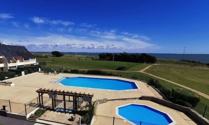 Damgan Apartment | Stunning Oceanfront Escape with Pool & Spa Amenities