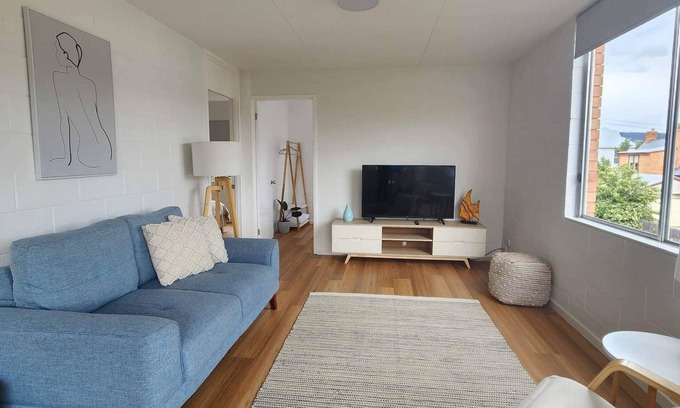 Rosny Apartment | Waterfront Bellerive Bluff Apartment Near Beach and Dining