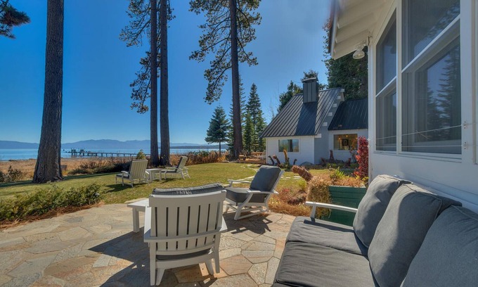 Homewood House | Lakefront Belleview Getaway: Hot Tub, Pier & Guest House