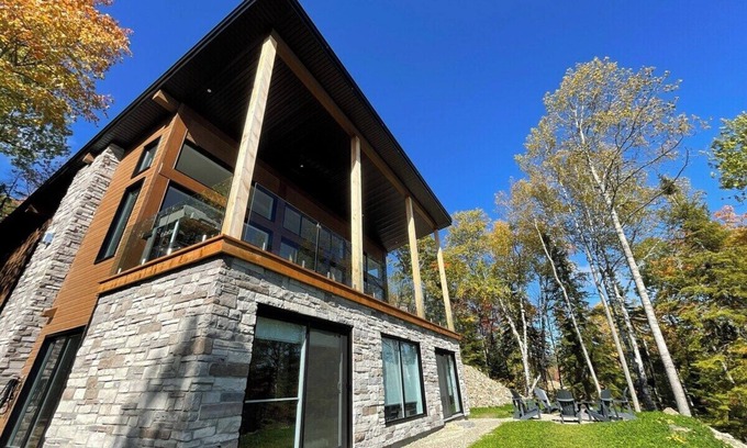 Les Eboulements Ski Chalet | Discover Bellevue 169: Riverview, Jacuzzi & Pool Amenities