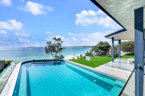 Hyams Beach House | Oceanfront Bellevue at Hyams Beach - Rated 9.5/10
