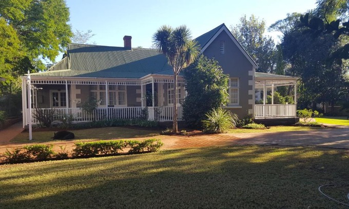 Dundee House | Oceanfront Bellevue Manor Guest House with Pool & Great Reviews