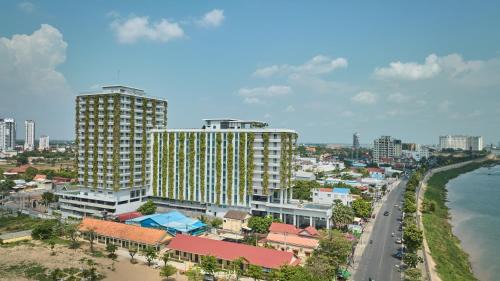 Ruessei Kaev Apartment | Relax at Bellevue Serviced Apartments with Ocean View Pool