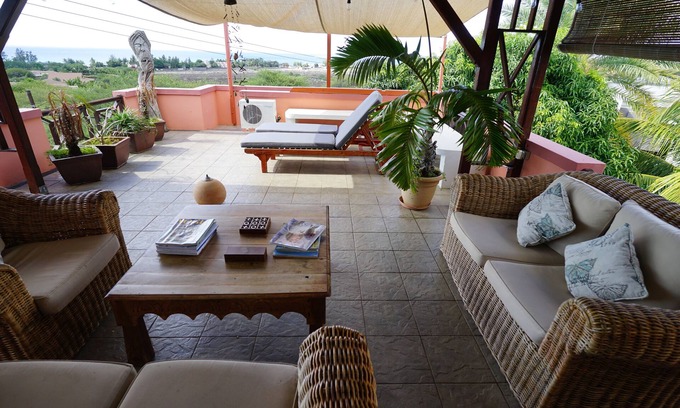 Tamarin Bed & Breakfast | Relax at Bellevue Tamarin with Pool and Ocean Views