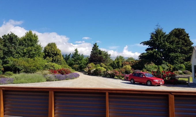 Lowburn House | Elegant Bellhaven: 4-Star Stay with Family-Friendly Amenities