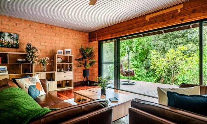 Fernmount House | Discover Bellingen Forest Retreat with Pet-Friendly Comfort