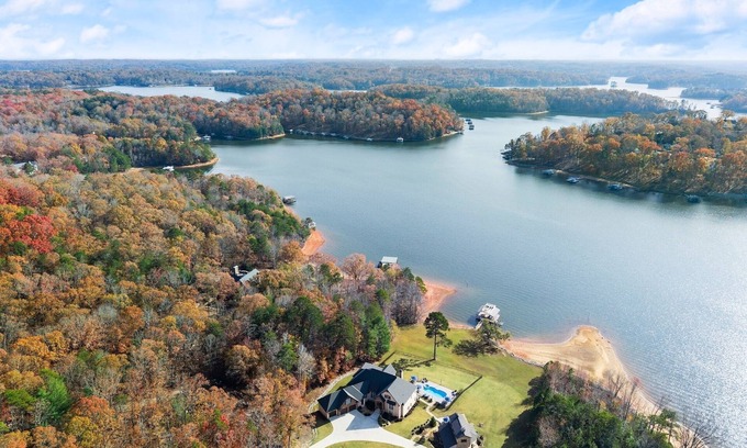 Gainesville House | Bellini Bliss on Lake Lanier-Private Get Away-Private Dock-Pool-Hot Tub
