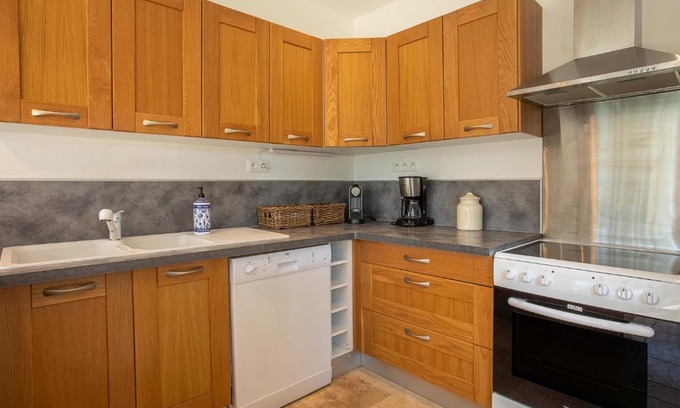 Lorgues House | Experience Family-Friendly Comfort at Bello Visto Hotel