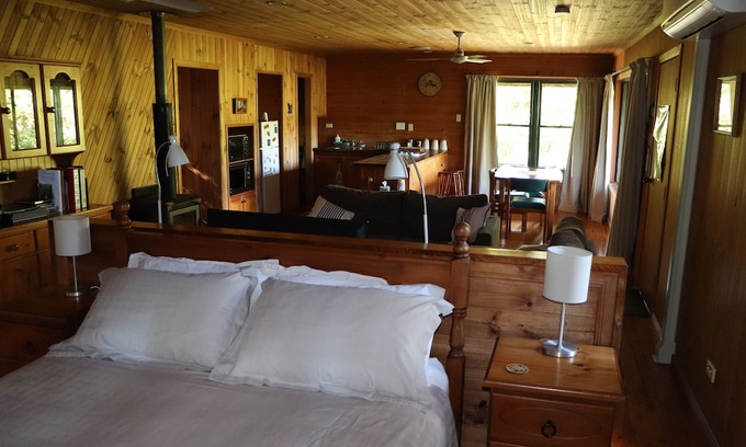 Bellthorpe Cottage | Experience Nature at Bellthorpe Cottage: Wildlife & Waterfalls