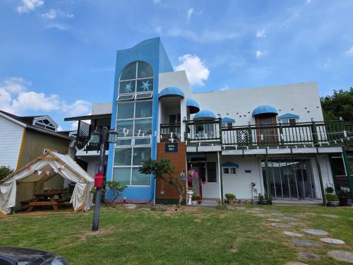 Gyeongju House | Pet-Friendly Bellus-Rose Pension Gyeongju with Ocean Views