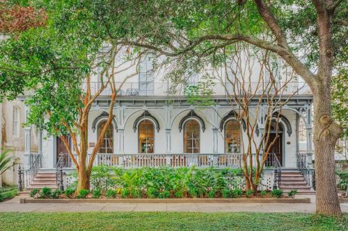 Historic Downtown Savannah Bed & Breakfast | Experience Unmatched Comfort at Bellwether House