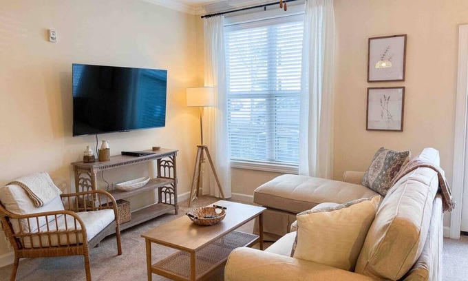 Belmont Apartment | Stay Longer at Belmont - Enjoy Poolside Comfort & More!