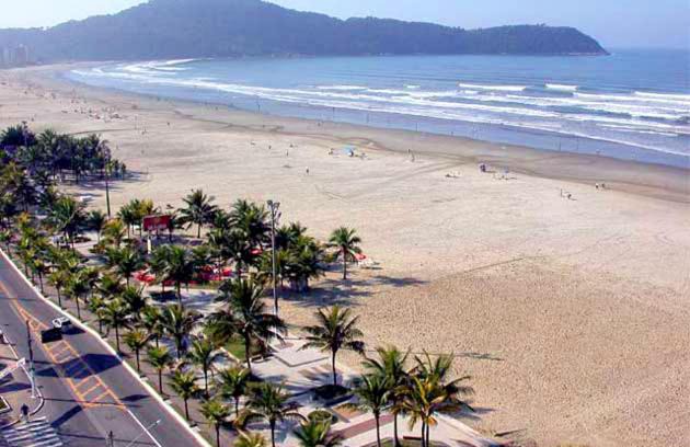Vila Assuncao Apartment | Cozy Apartment Steps from the Beach with Free Wi-Fi