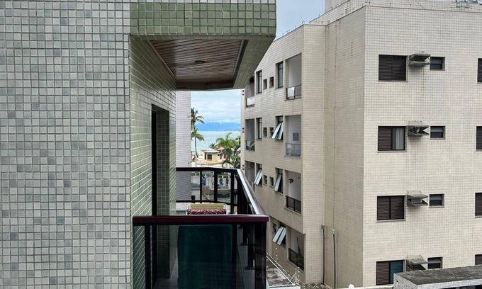 Martim de Sa Apartment | Ideal Apartment Steps from Martim de Sá Beach - Family-Friendly
