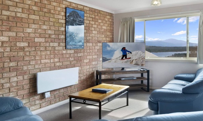 Jindabyne House | Beloka 7 - Family-Friendly Retreat with Free WiFi