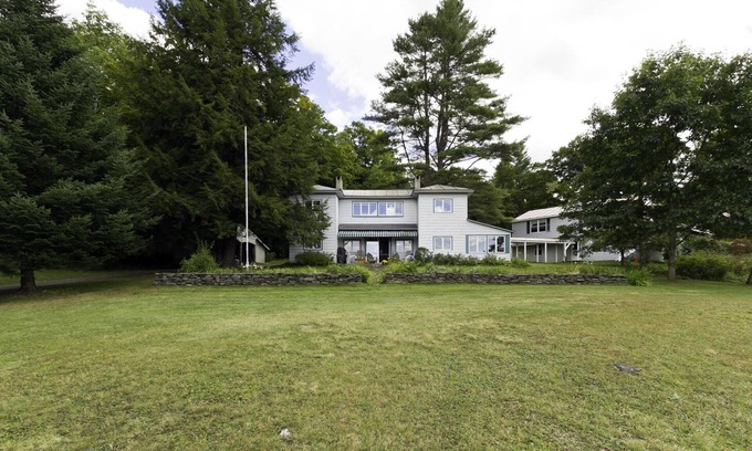 Post Mills House | Cozy Family Retreat Steps from Dartmouth College