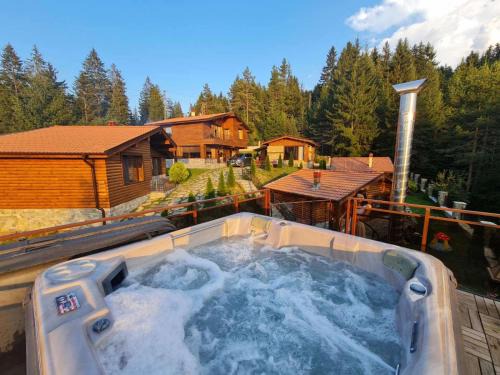 Dospat Villa | Belvedere Hills: Pet-Friendly Retreat with Ocean Views