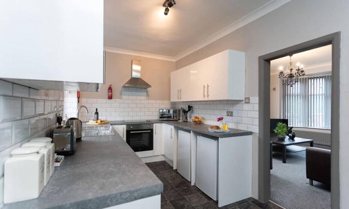 Middlesbrough House | Belvedere House: Pet-Friendly Retreat with Free Parking