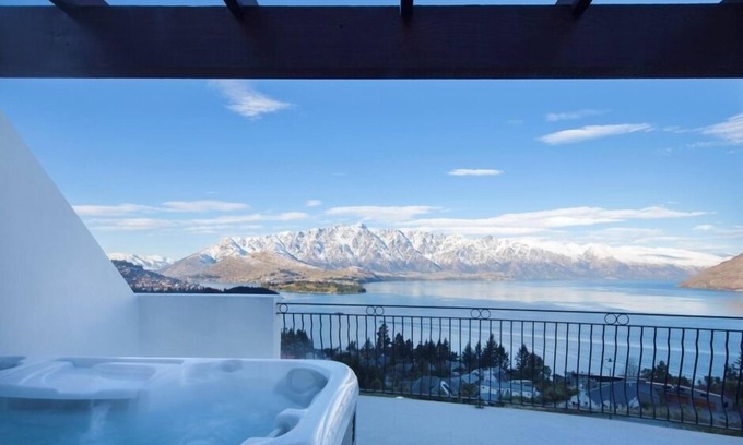 Fernhill House | Belvedere Hotel: Panoramic Views with Spa and Ocean Access