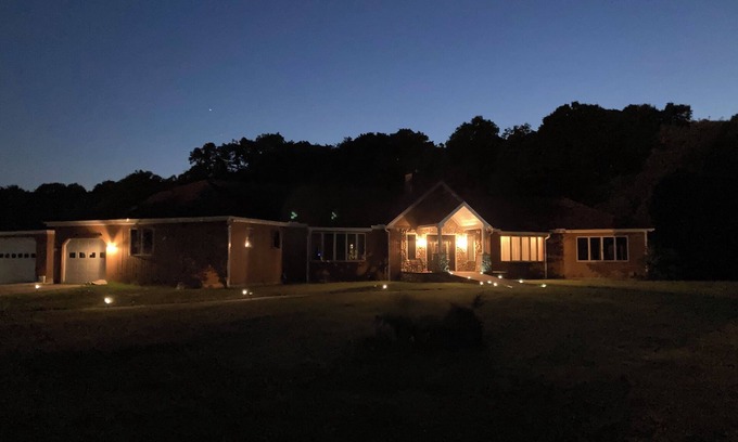 Old Mystic House | Belvedere: 4-Star Comfort with Breakfast & Family-Friendly Amenities