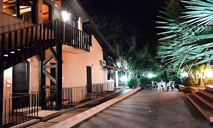Briatico Apartment | Belvilla by OYO: Cozy Apartment with Garden & Ocean View