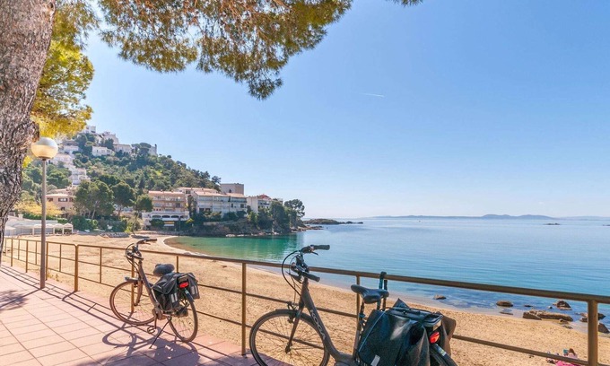 Sant Pere Pescador Villa | Unforgettable Stay at Belvilla by OYO Mas Delfi with Ocean View