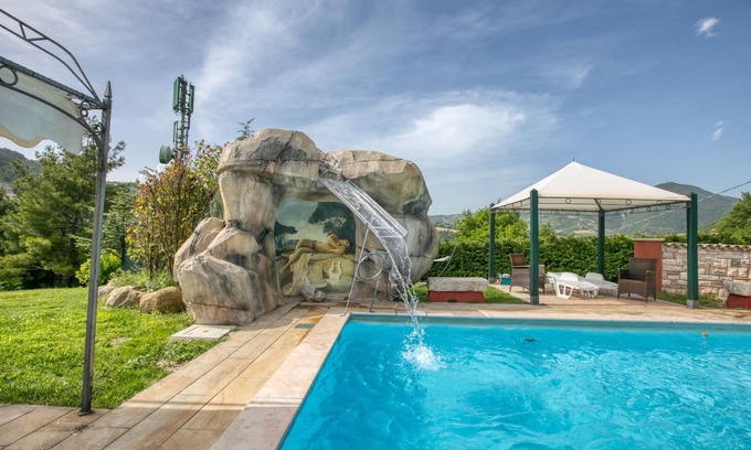 Furlo House | Belvilla by OYO Belvedere: Top-Rated with Pool & Pet Options