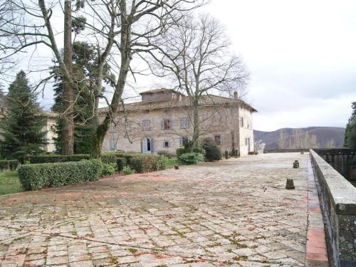 Petrognano House | Enchanting Vineyard Cottage with Pool and Pet-Friendly Living