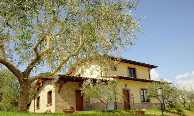 Ramazzano Villa | Pet-Friendly Getaway at Belvilla by OYO Il Leccio