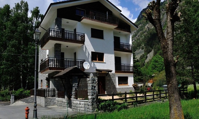 Antey-Saint-Andre Ski Chalet | Family-Friendly Enjoyment at Belvilla by OYO Roby Bilo
