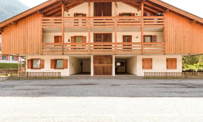 Pera Ski Chalet | Inviting Belvilla by OYO Pozza di Fassa with Family Amenities