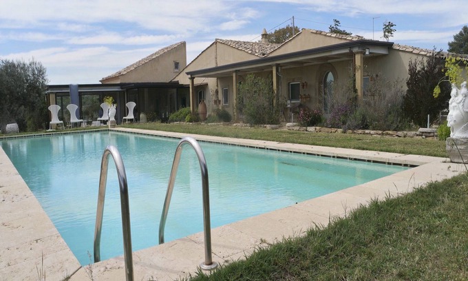 Caltagirone House | Relax at Belvilla by OYO Riserva del Noce with Pool & Breakfast