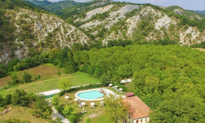 Apecchio Villa | Explore Belvilla by OYO Rosa Bianca with Pool & Breakfast