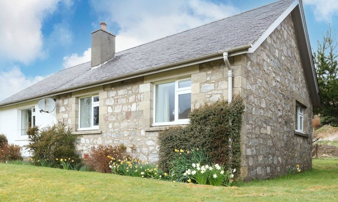 Aros Cottage | Guest Rated 10/10: Pet Friendly Character Cottage in Aberfeldy