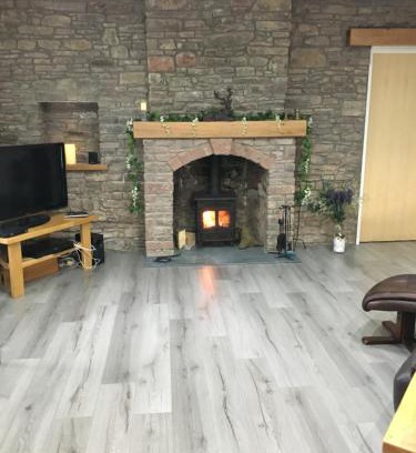 Gartocharn House | Cozy Ben Lomond Cottage with Oceanfront Views & High Rating